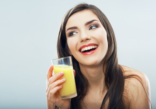 woman drinking pineapple water