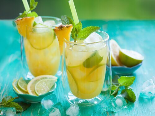 pineapple water with lime