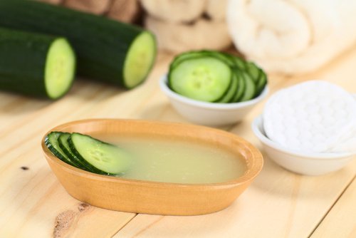 Fight Wrinkles and Sagging Skin with Cucumber and Aloe