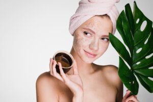 Exfoliating Face Masks: 8 Homemade Alternatives
