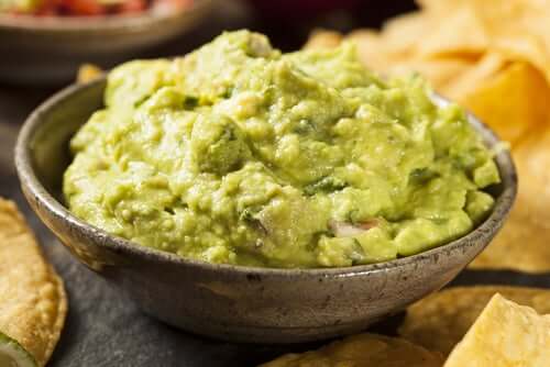 A bowl of guacamole.