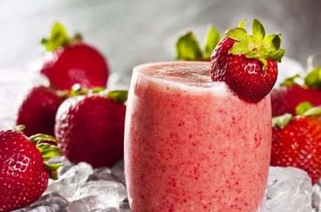 Iodine packed beverages - an oat and strawberry smoothie.