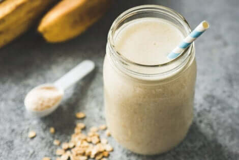 Peach and yogurt smoothie.