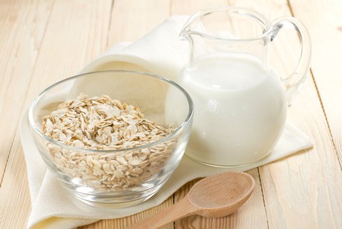 Healthy Nighttime Drinks: Oat milk