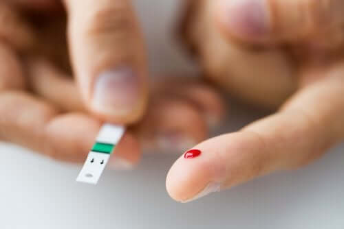 A person testing their blood glucose.