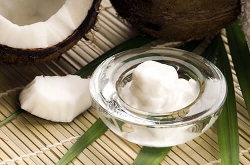 A bowl of coconut oil.
