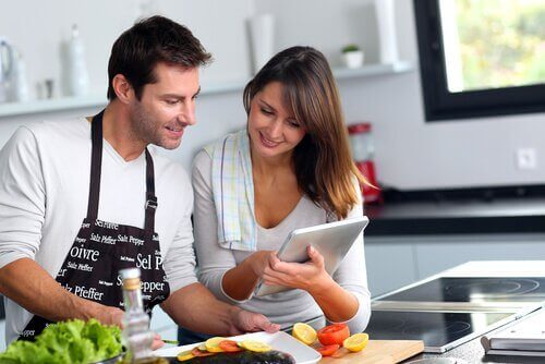 couple showing creativity, one of the pillars of a relationship