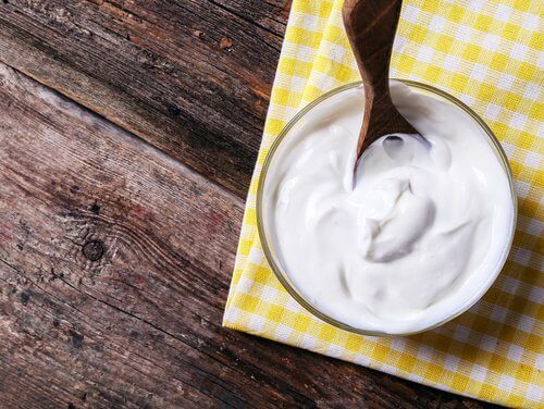 A bowl of plain yogurt
