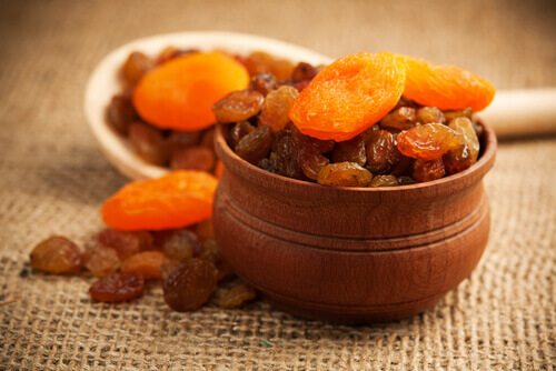 2 apricots and raisins