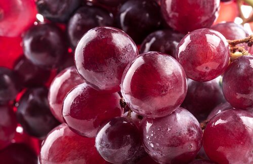 Red grapes are one of the foods for kidney health