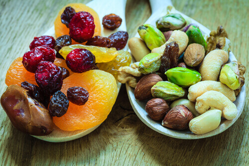 3 dried fruit and nuts