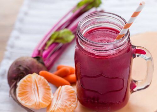 Beet and carrot smoothie with mandarins
