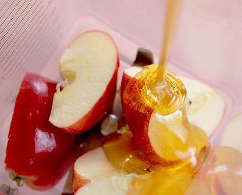How To Make An Anti-Aging Apple Mask