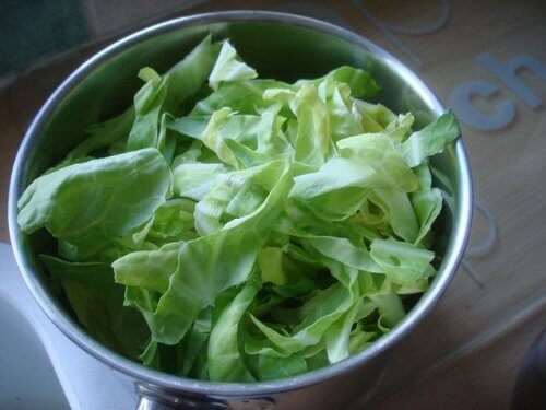 Raw cabbage remedy for heartburn