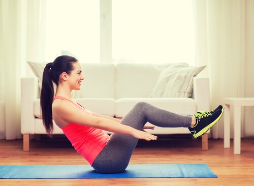 Frog kicks woman on yoga mat lose belly fat