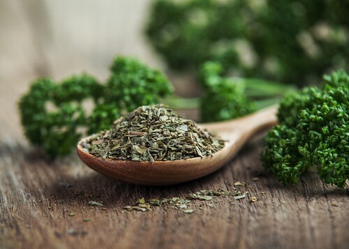 Possible Benefits of Parsley in Health and Beauty