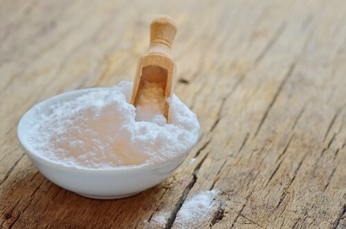 A bowl of baking soda.