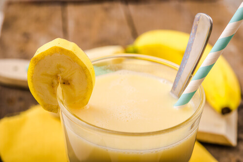 Overcoming fatigue with a banana smoothie