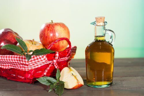 bleaching clothes naturally using apple cider vinegar