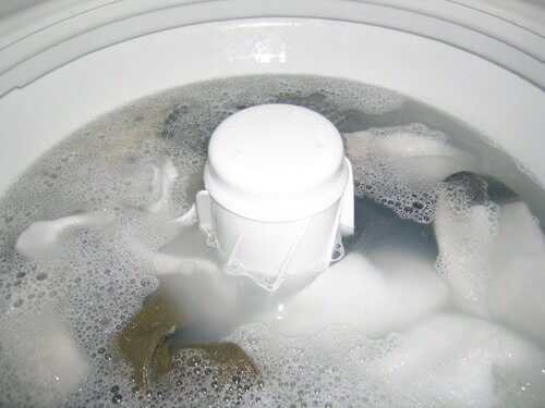 bleaching clothes naturally in a washer with hydrogen peroxide and ammonia