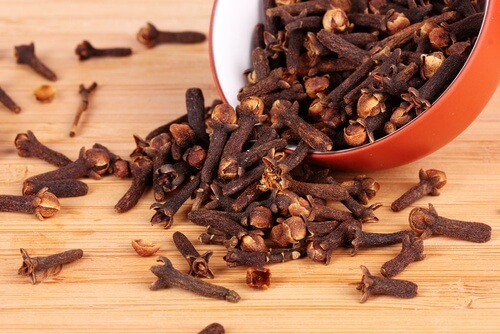 A bowl of cloves