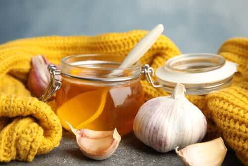 The 7 Benefits of Eating Honey and Garlic on an Empty Stomach for 7 Days