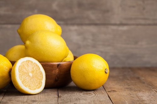 Lemons which will be used to make lemon juice.