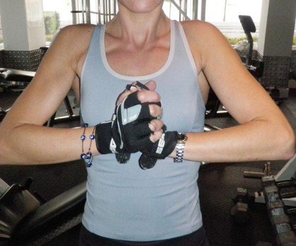 3 雙掌用力加壓