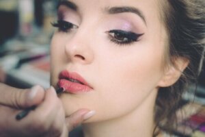 Eight Cosmetic Tricks for Hiding Droopy Eyelids