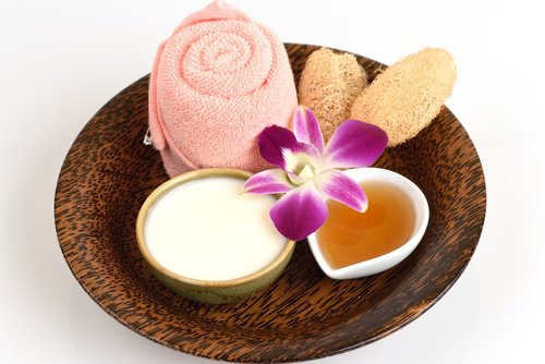 A natural bath time kit.