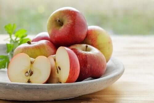 A tray of red apples.