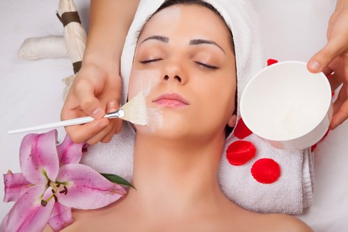 Woman getting a face mask in a spa