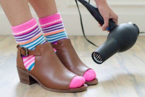 hair dryer on shoes