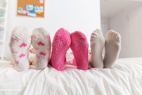should we sleep with socks on
