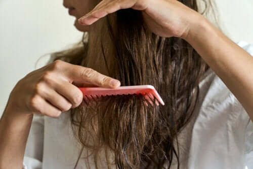 6 Tips for Naturally Sealing Split Ends