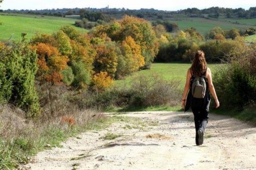 1-walking-outdoors Walking Alters Your Brain when You Suffer from Depression