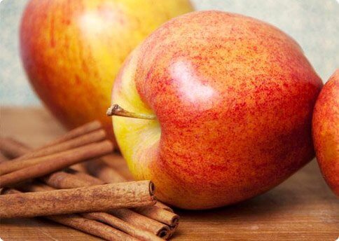 दालचीनी-पानी के साथ सेब और नींबू के फायदे