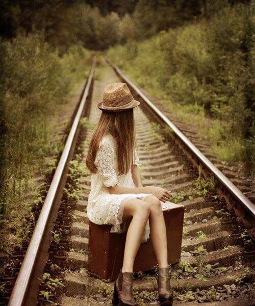 girl-on-tracks