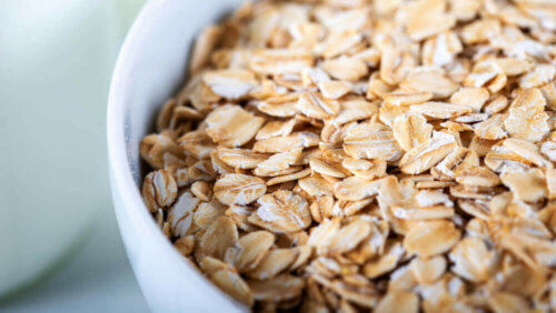 A bowl of oatmeal.