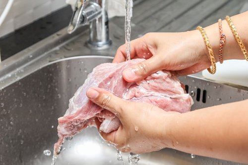 washing meat