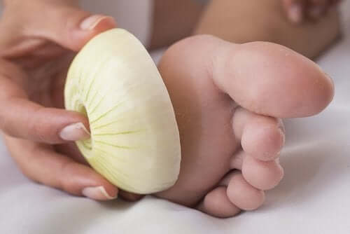Benefits of Sleeping with Onions on Your Feet