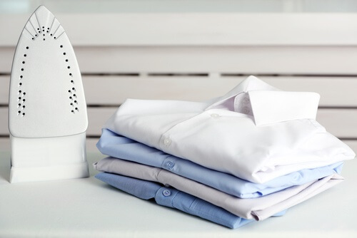 7 Ways to Clean Your Burnt Iron so It Looks Like New