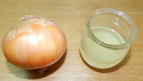 White vinegar and onion