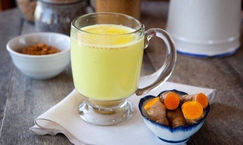 Ginger, turmeric and cayenne pepper detox drink