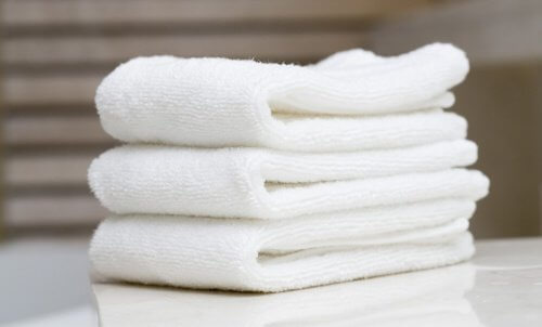 Whiten towels.