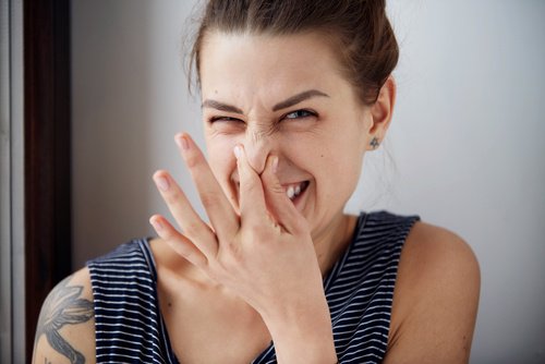 Fight Bad Breath and Body Odor With This Natural Juice