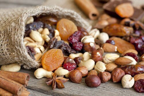 7 Reasons Why You Should Eat More Nuts