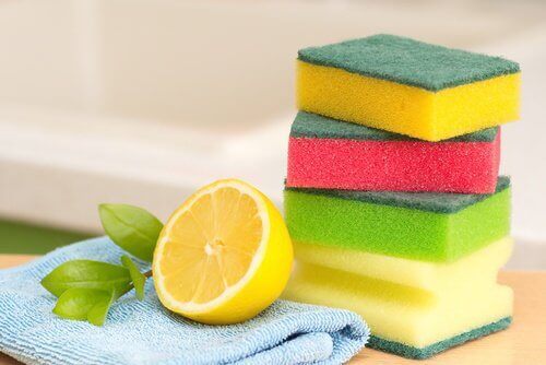 Sponges cloth and half a lemon