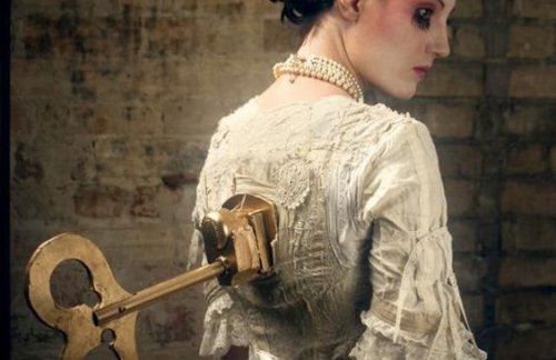 A wind up woman