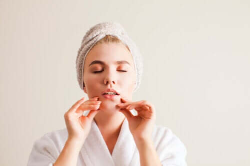 Seven Facial Exercises to Prevent Sagging Skin